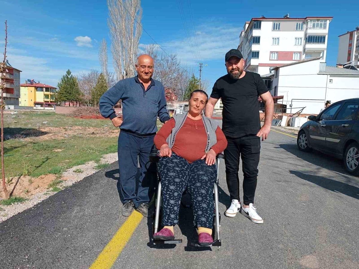 Vanlı Amcan'dan engelli aracı enkaz altında kalan depremzedeye yeni akülü araç