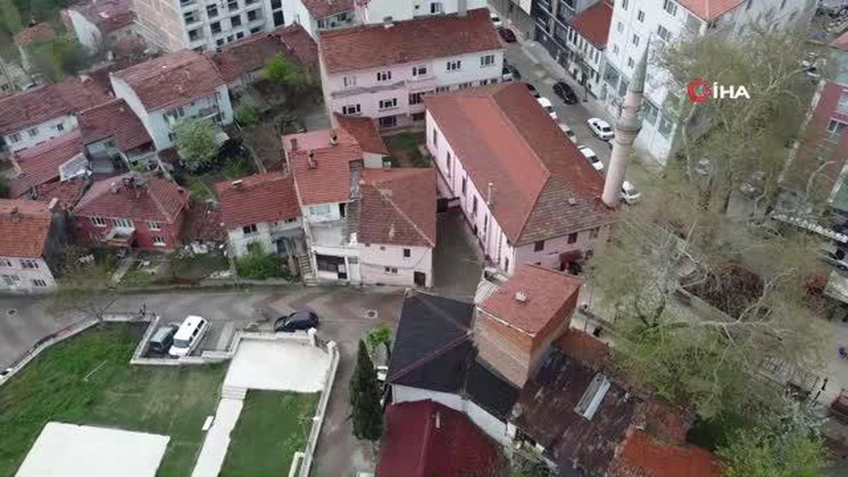 700 yıllık Osmanlı geleneğini yaşatmak için şeker sarkıttılar