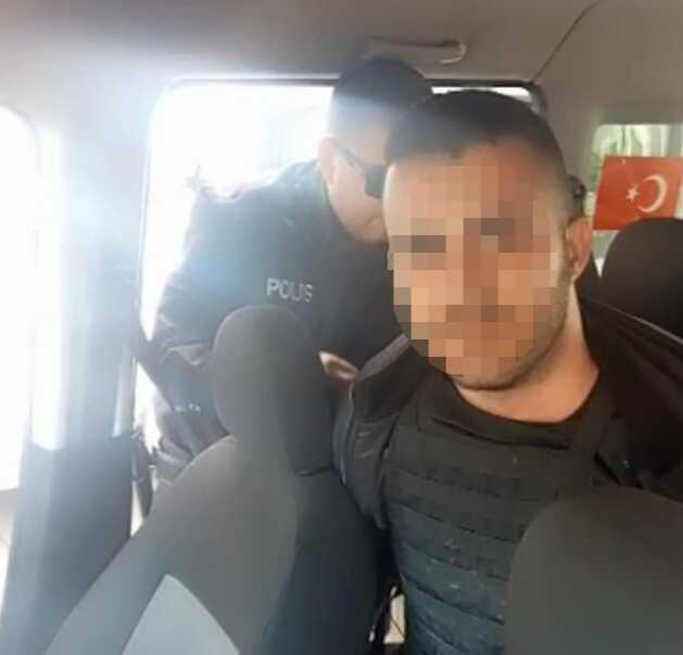 AK Parti ilçe binasına silahlı saldırı düzenleyen şüpheli yakalandı: Atatürk için yaptım, CHP binasına sıktılar AK Parti ilçe binasına silahlı saldırı düzenleyen şüpheli yakalandı: Atatürk için yaptım, CHP binasına sıktılar