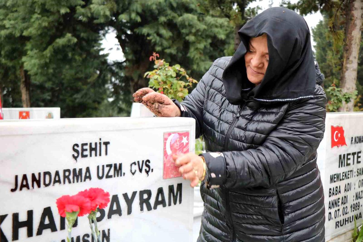 Arefe günü şehitlikte hüzün hakim
