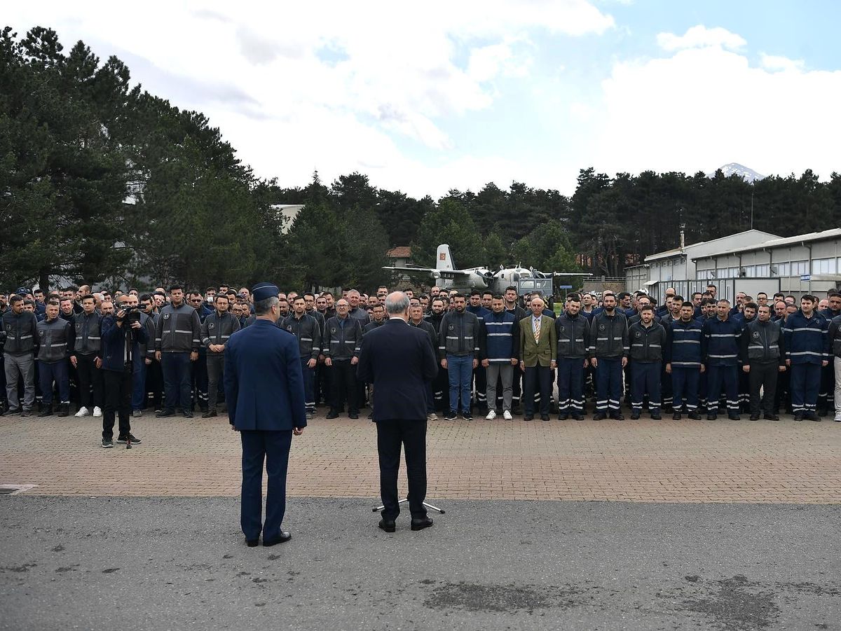 Bakan Akar ile Başkan Büyükkılıç, bayramlaşma programlarına TOGG ile katıldı