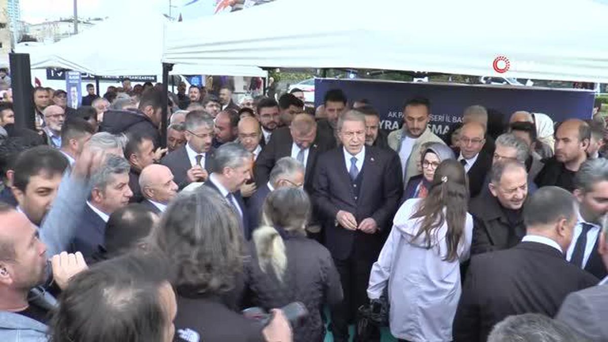 Bakan Akar: 'Vatandaşlarımızın terörle arasında mesafe olmayanlarla aralarına mesafe koyması lazım'