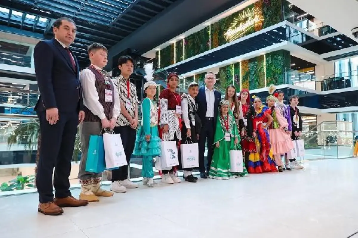 Çocuk Şenliği'ne katılmak için 24 ülkeden gelen gençler Kartoğlu'nu ziyaret etti