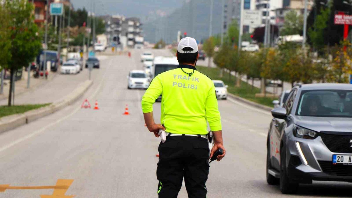 Denizli'nin bayram trafiğinde akıcı yoğunluk