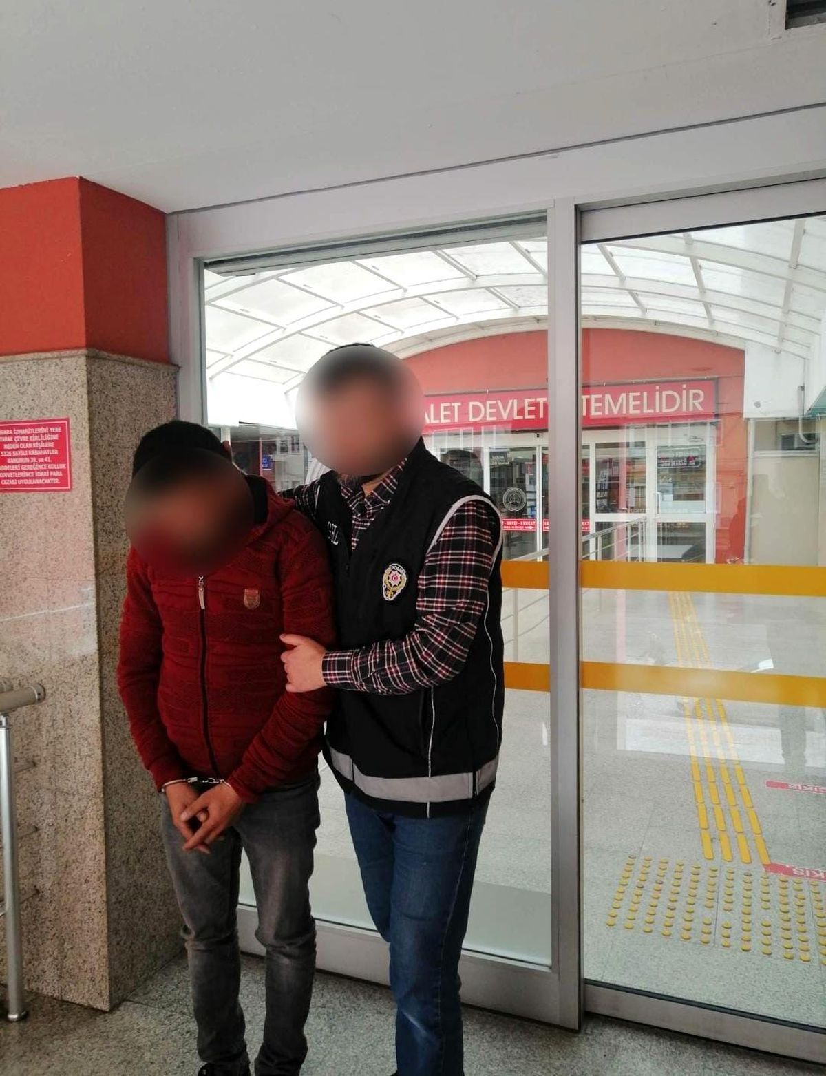 Durdurulan araçtan 6 düzensiz göçmen çıktı