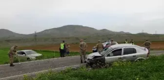 Gercüş'te otomobiller çarpıştı: 1'i ağır 6 yaralı