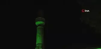 İkiz imamlar son hatimli teravih namazını kıldırdı