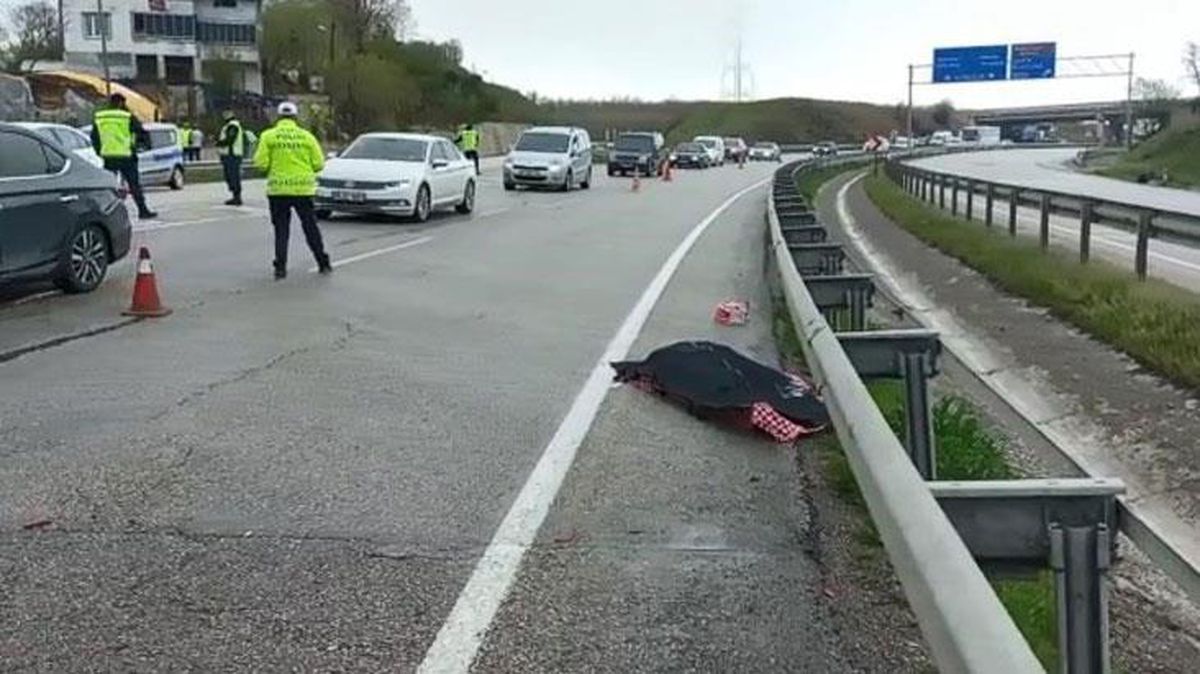 Kayan otomobilden kapıyı açarak kurtulmak isteyen kadın, bariyerlere çarparak hayatını kaybetti