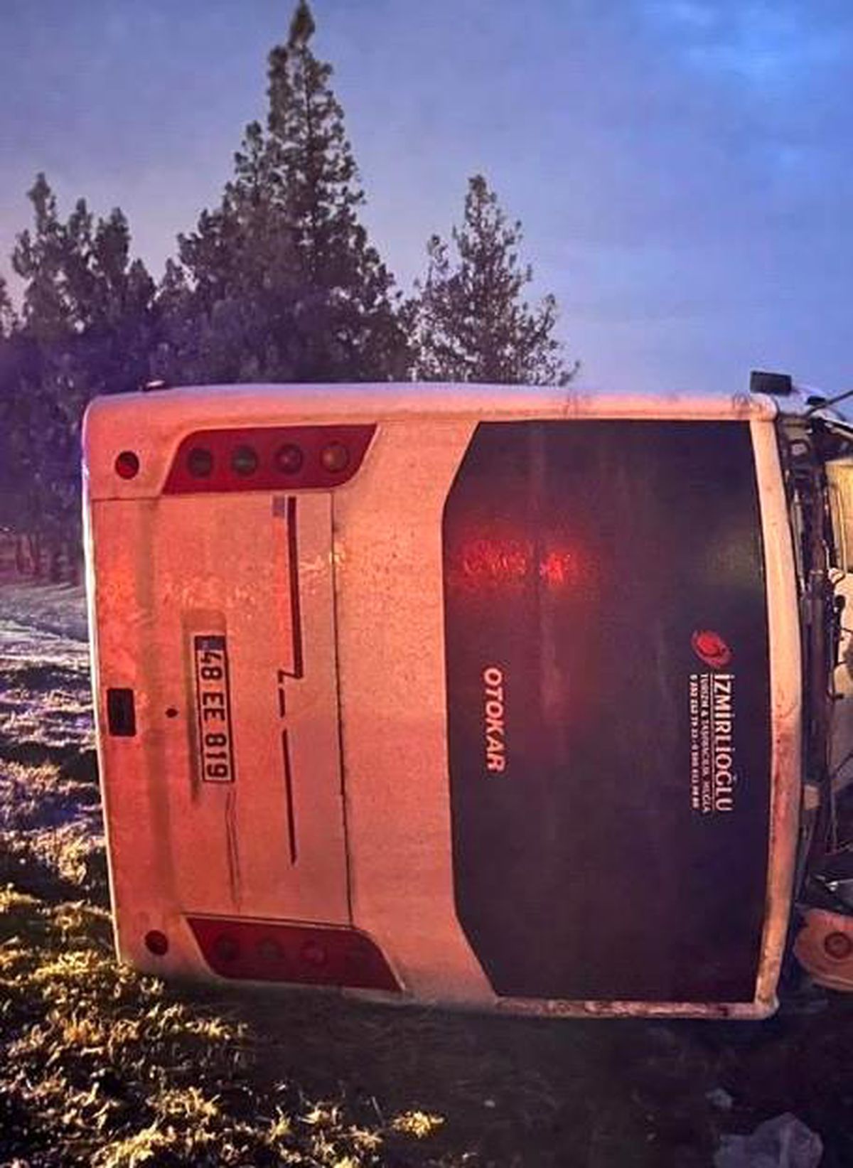 Mersin'de midibüs devrildi: 12 yaralı