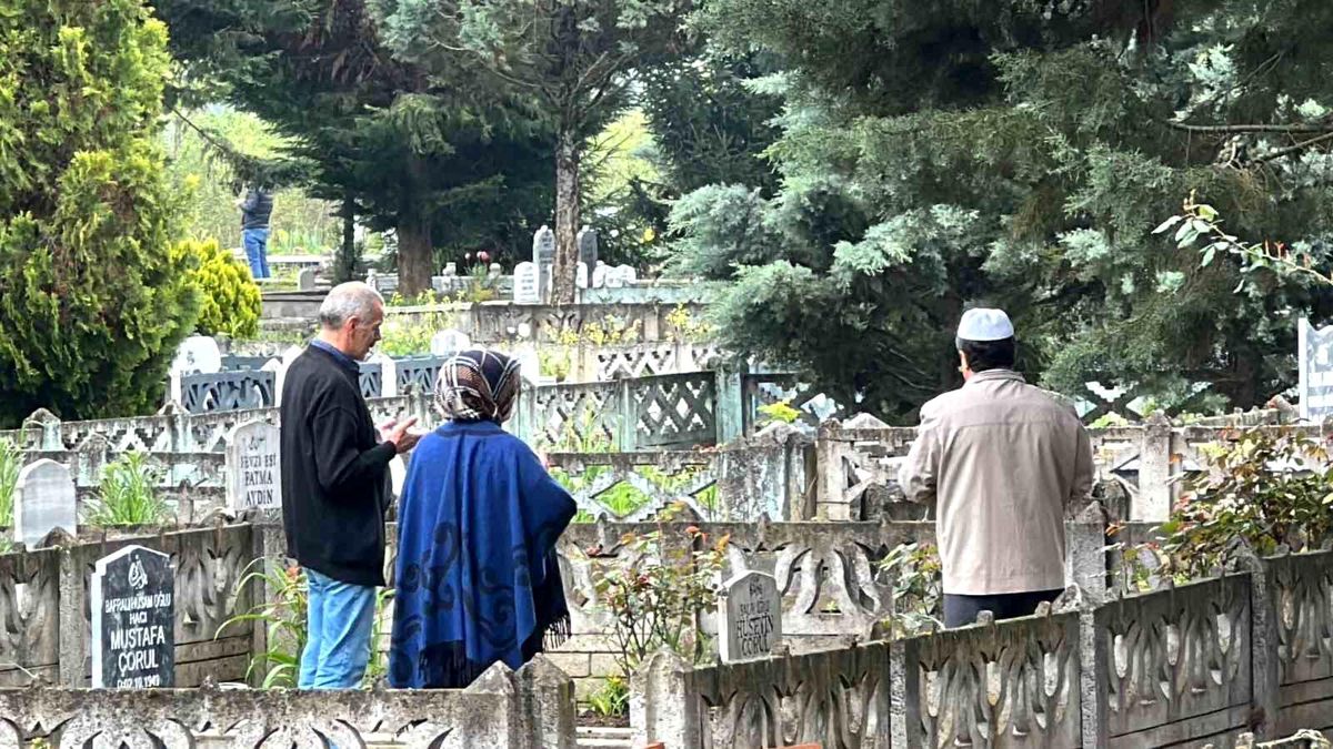 Mezarlıkta hatim yayını