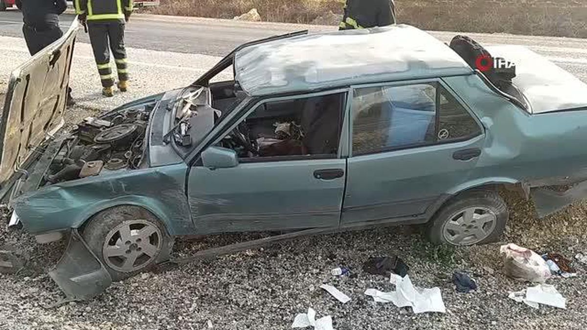 Takla atan otomobilde sıkışan sürücü yaralandı