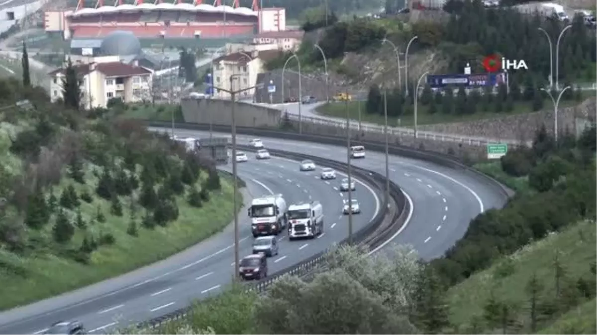 TEM Otoyolu Kocaeli geçişinde bayram trafiği akıcı seyrediyor