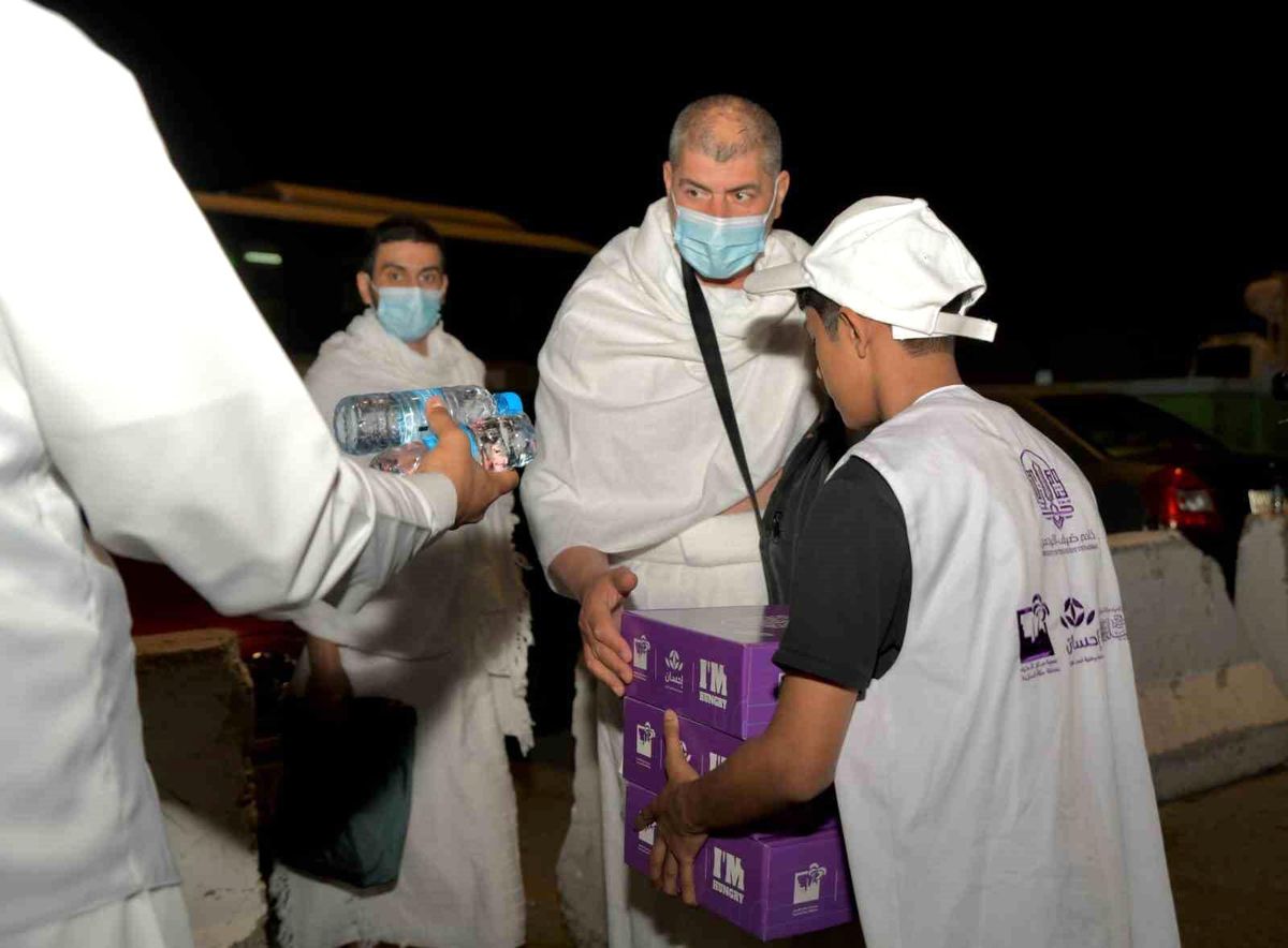 Umrecilere sahur ve iftar