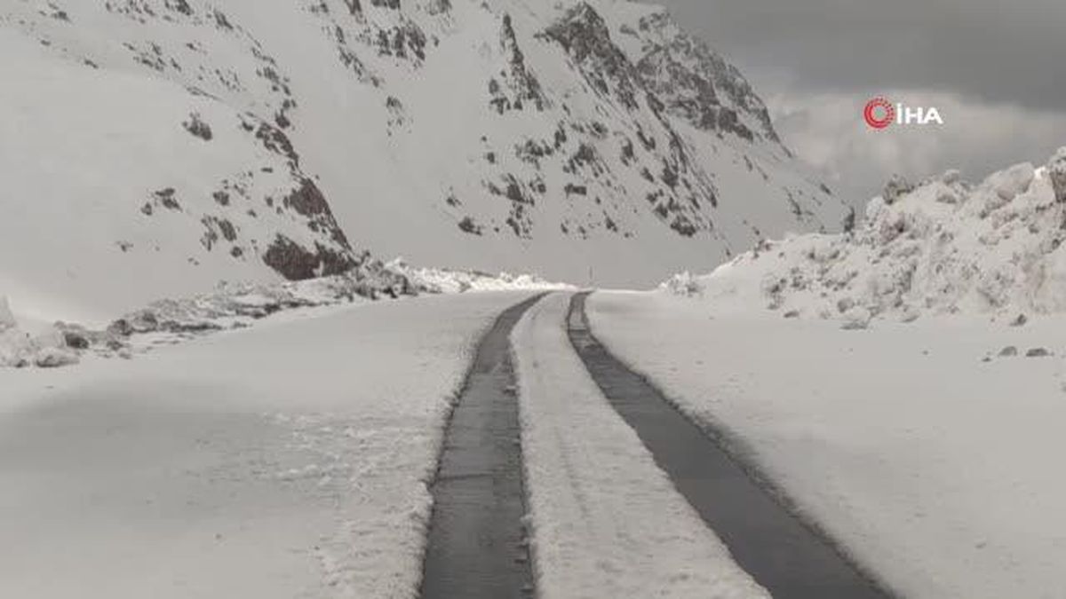 3 bin rakımlı Karabet Geçidi kar altında