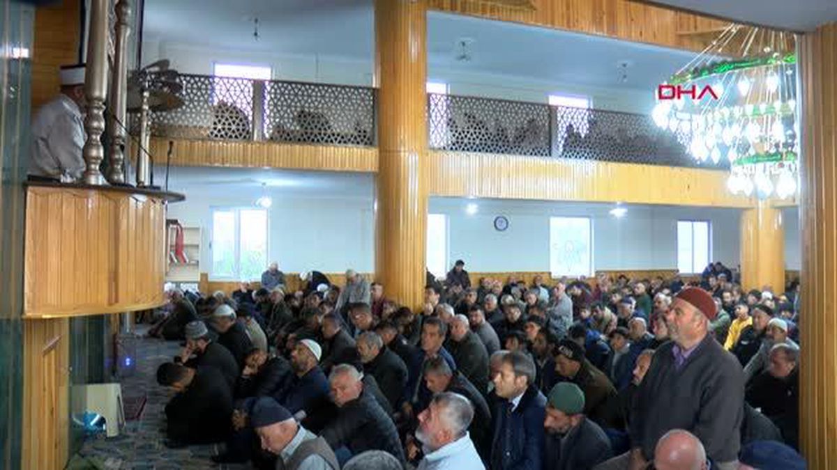 AHMET DAVUTOĞLU, BAYRAM NAMAZINI NURDAĞI'NDA KILDI