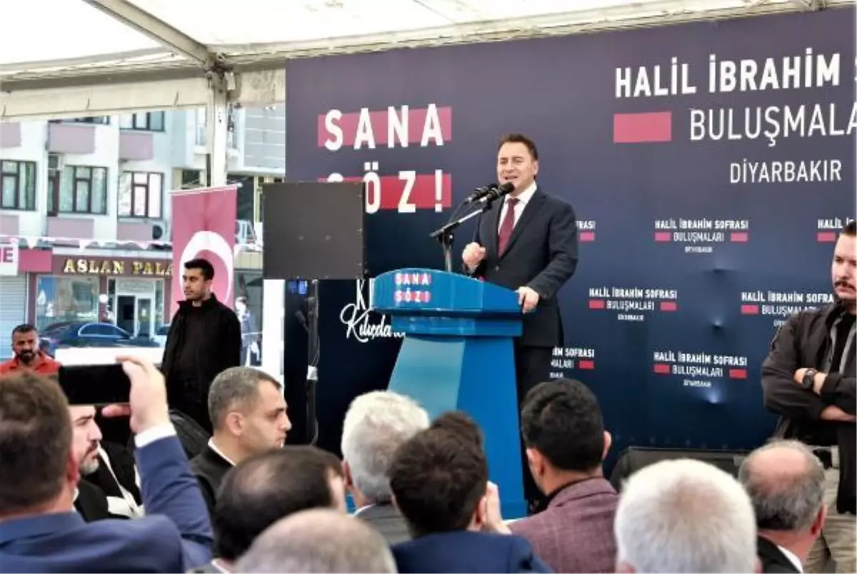 Ali Babacan, bayram namazını Diyarbakır'da kıldı (2)