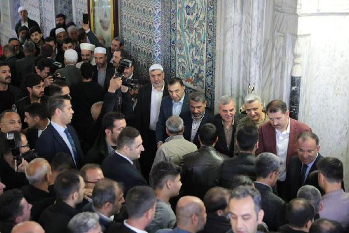 Bakan Bozdağ, Şanlıurfa'da bayram namazı kıldı