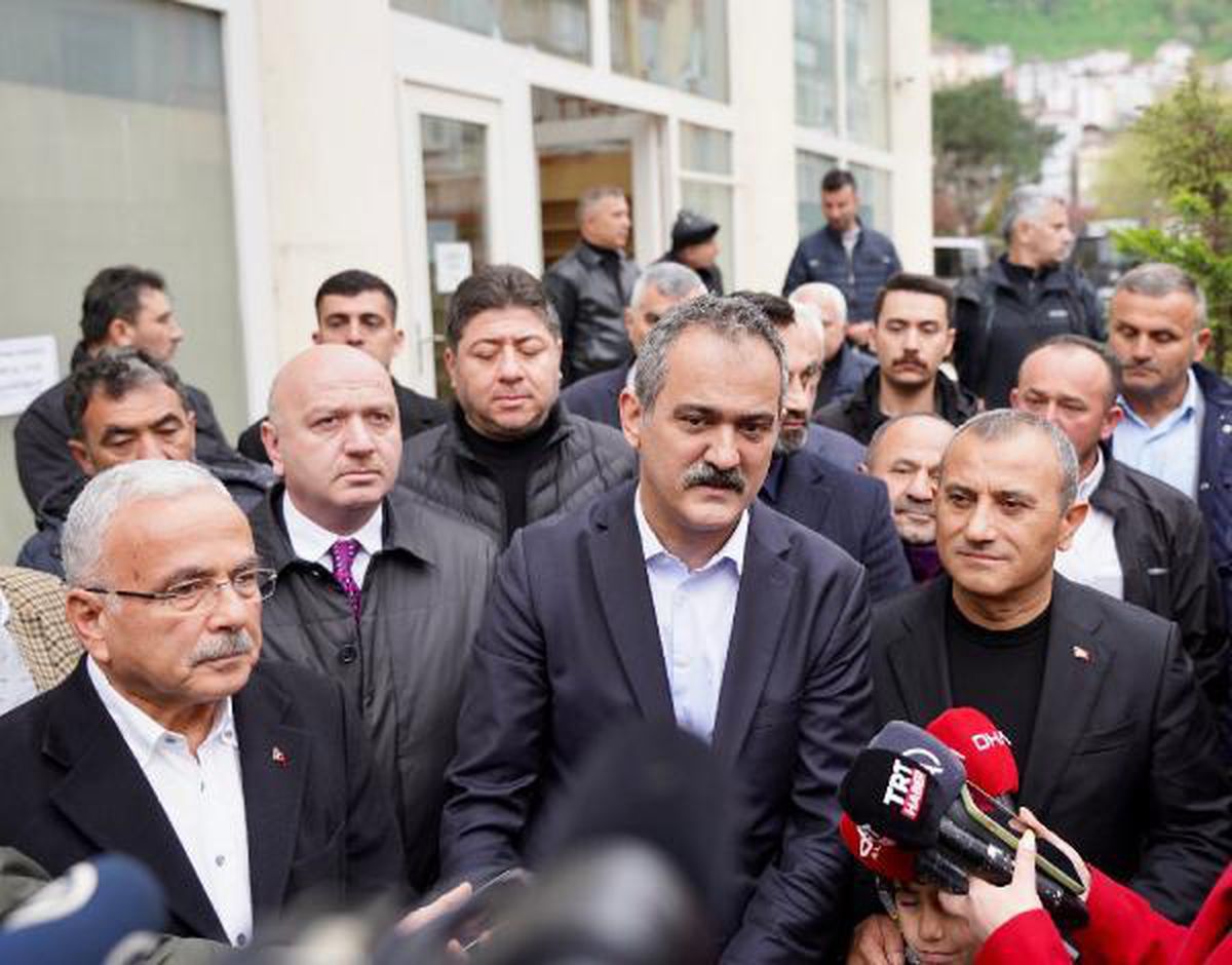 Bakan Özer, bayram namazını Ordu'da kıldı