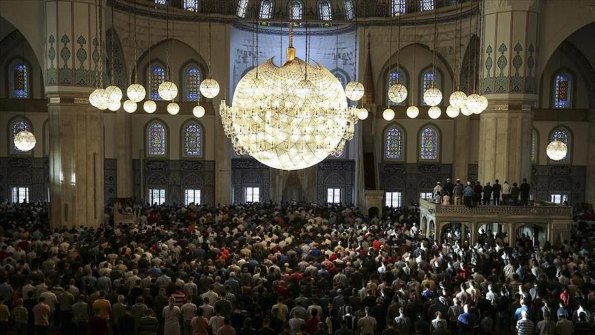 Bayram namazı, sünnet mi farz mı? Diyanet, Bayram namazı sünnet mi farz mı açıklaması! Tek başına bayram namazı kılınır mı?