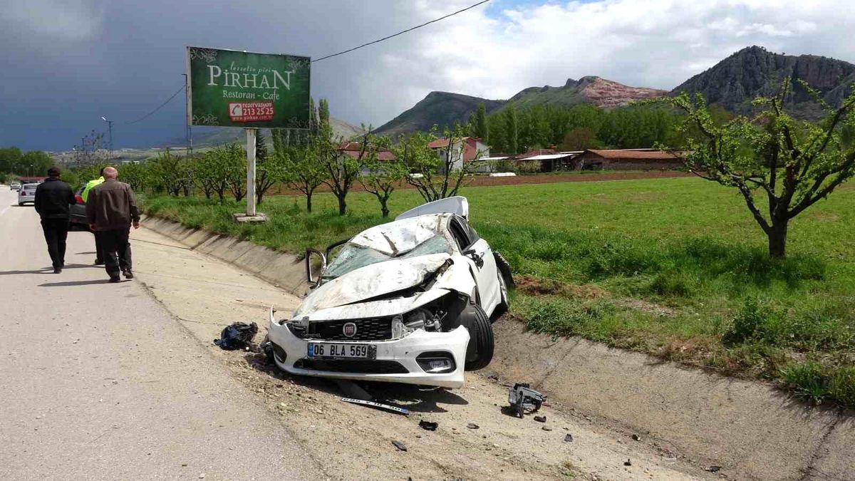 Bayramda Tokat'a gelen 4 kişilik aile trafik kazasında yaralandı