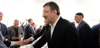 Cevdet Yılmaz, Bingöl'de yurtta kalan depremzedelerle bayramlaştı