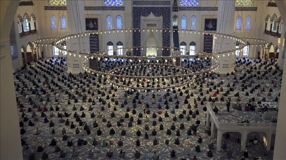 Cuma namazı saat kaçta bitiyor? Cuma namazı ne zaman biter, saat kaçta bitiyor? Cuma namazı kaç dakika sürer?