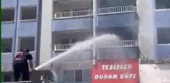 Diyarbakır'da ağır hasarlı binada yangın