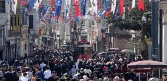İstiklal Caddesi'nde bayram yoğunluğu