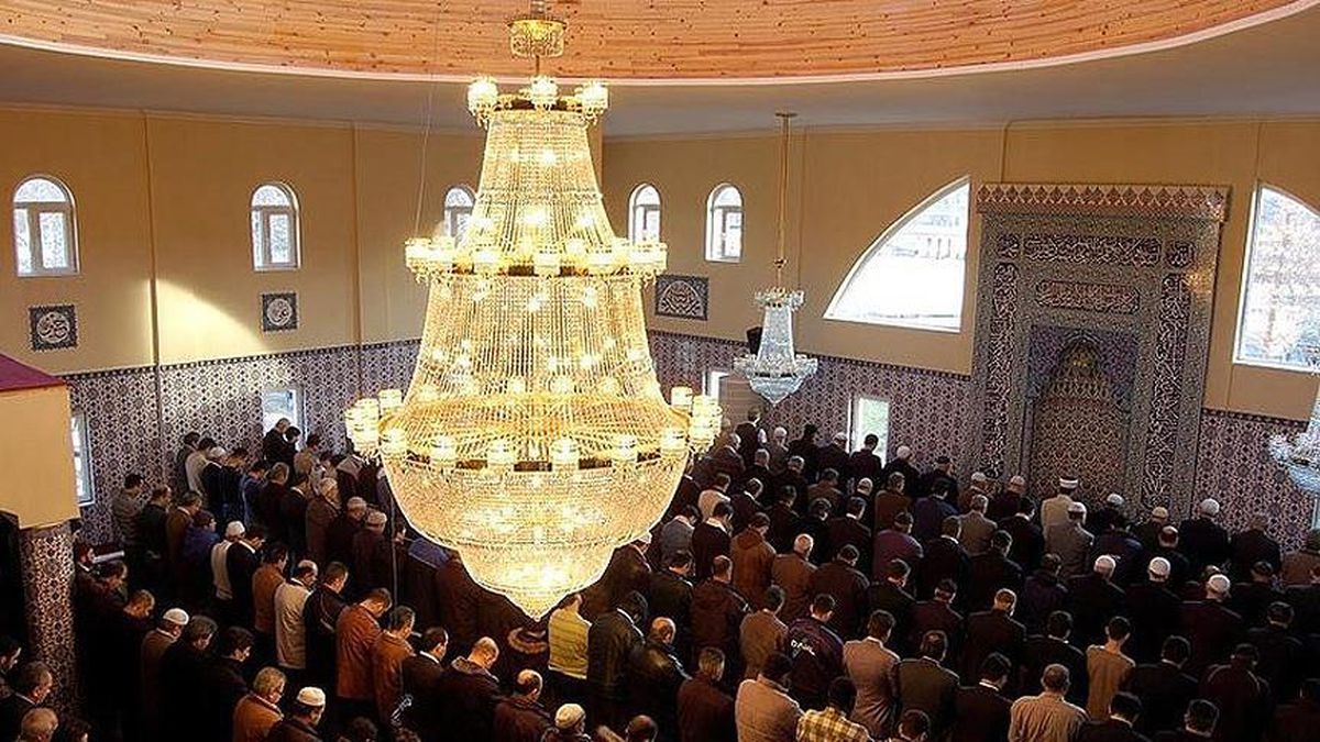 Kırşehir bayram namazı saat kaçta? 2023 Kırşehir bayram namazı ne zaman? Kırşehir Ramazan Bayramı namaz saati!