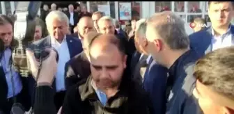 Millet Cami'nde bayram namazını kılan Davutoğlu'na depremzede tepkisi