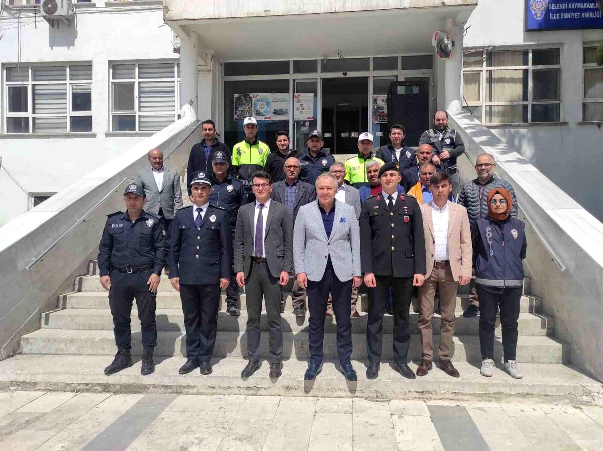 Selendi'de protokol bayramlaştı