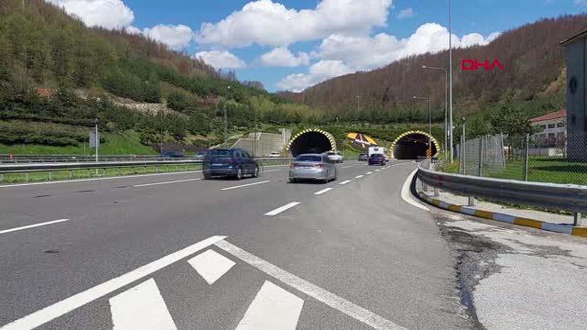 4 ARACIN BİRBİRİNE GİRDİĞİ OTOYOL TRAFİĞE AÇILDI