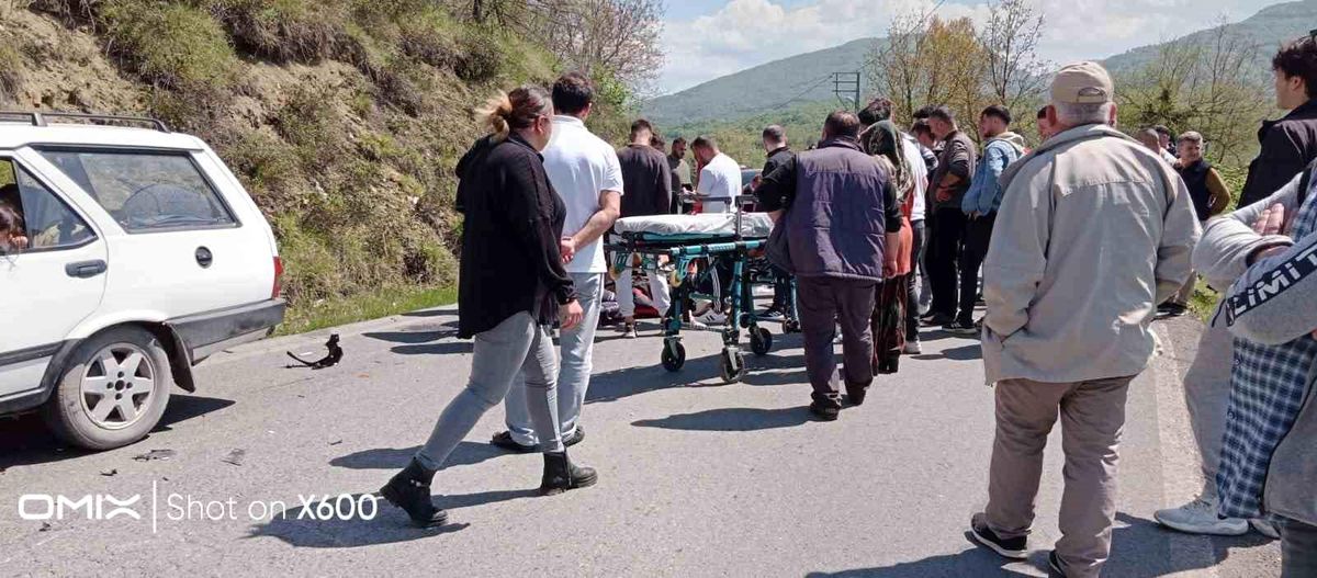 Alaplı'da motosiklet otomobille çarpıştı: 2 yaralı