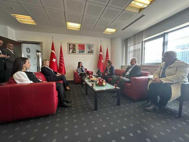 CHP'ye ilk bayram ziyareti AK Parti'den! CHP'ye ilk bayram ziyareti AK Parti'den!