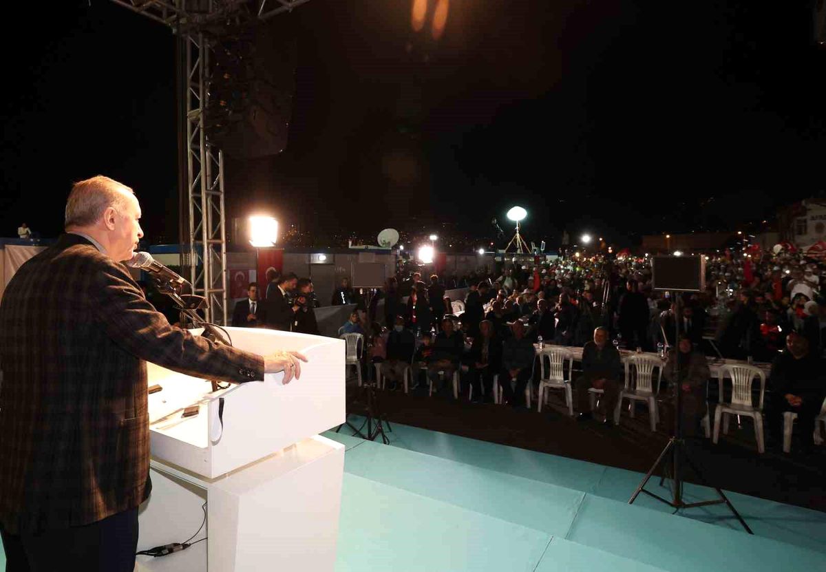 Cumhurbaşkanı Erdoğan: 'Karanlık pazarlıklarını örtmek için durduk yere etnik köken tartışması açıyorlar'