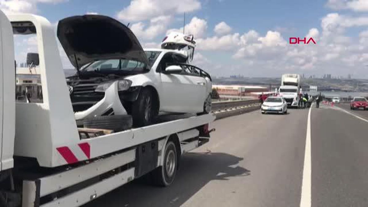 Emniyet şeridinde patlayan lastiği değiştirirken kamyonet çarptı: 1 ölü, 3 yaralı