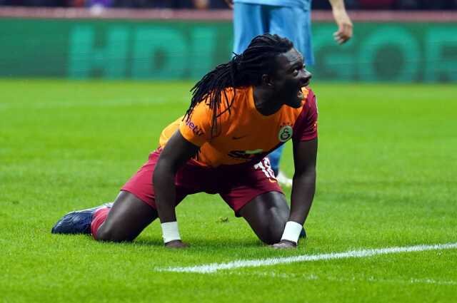 Galatasaray, Gomis'ten haber bekliyor! Futbolu bırakırsa yeni işi hazır Galatasaray, Gomis'ten haber bekliyor! Futbolu bırakırsa yeni işi hazır