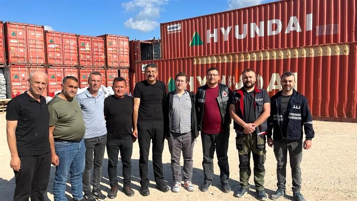 Maden işçileriyle bayramlaştı
