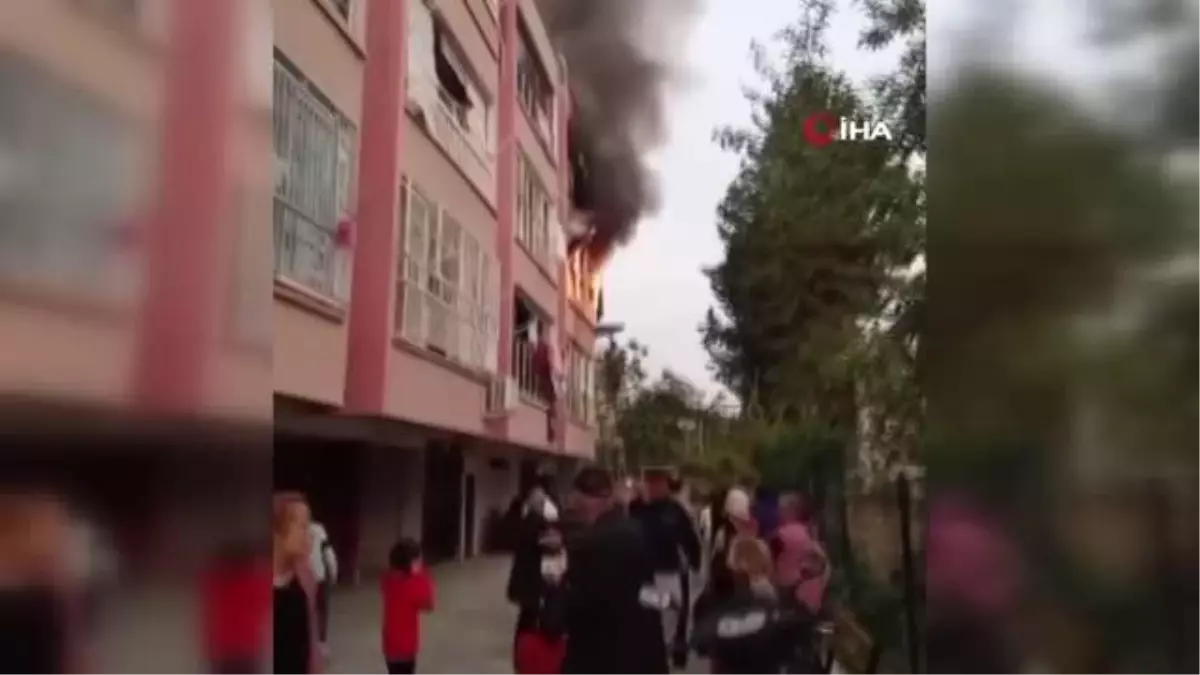 Mersin'de ev alev alev yandı: Üçüzlerden 2'si hayatını kaybetti