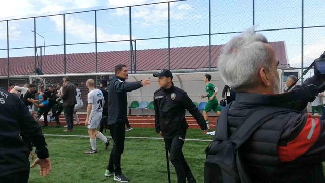 Yine amatör yine olay! Rize'deki maçta futbolculara yakışmayan görüntüler