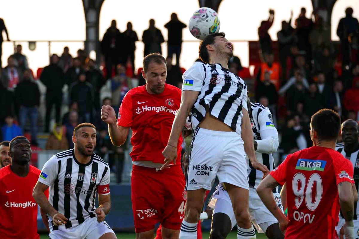 Spor Toto Süper Lig: Ümraniyespor: 0 Beşiktaş: 0 (Maç devam ediyor)