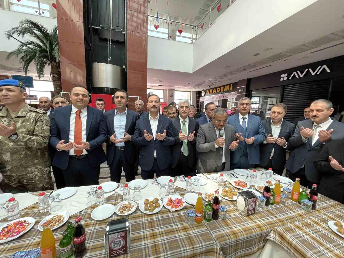 Tatvan'da bayramlaşma töreni yapıldı