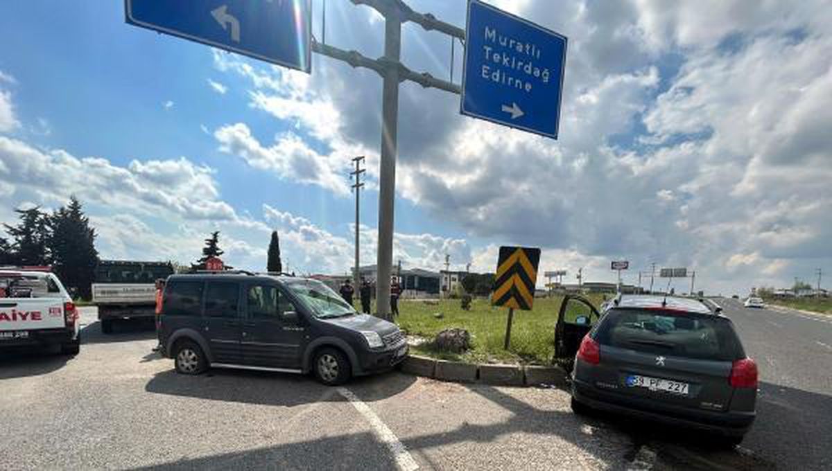 Tekirdağ'da hafif ticari araçla otomobil çarpıştı: 7 yaralı