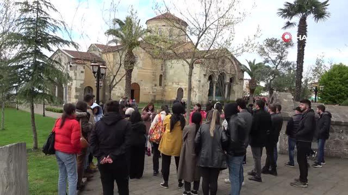 Trabzon'daki Ayasofya Camiinde Ramazan Bayramı yoğunluğu