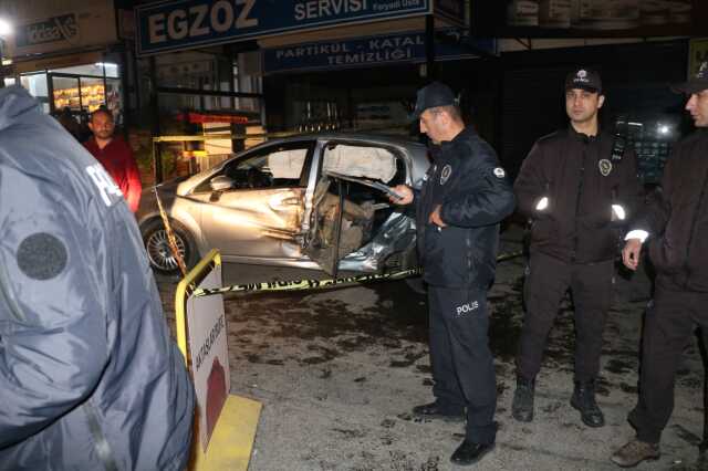 15 yaşındaki sürücünün kullandığı otomobil tıra çarptı: 1 ölü, 3 yaralı