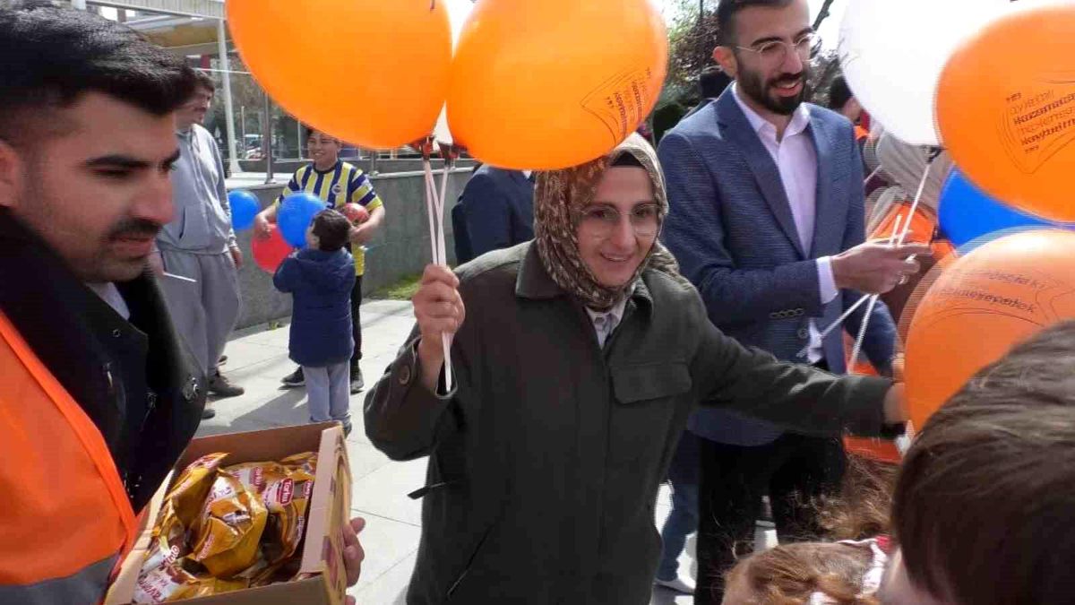AK Parti İstanbul 3. Bölge Milletvekili Adayı Kökçe, Küçükçekmece'de çocuklarla buluştu