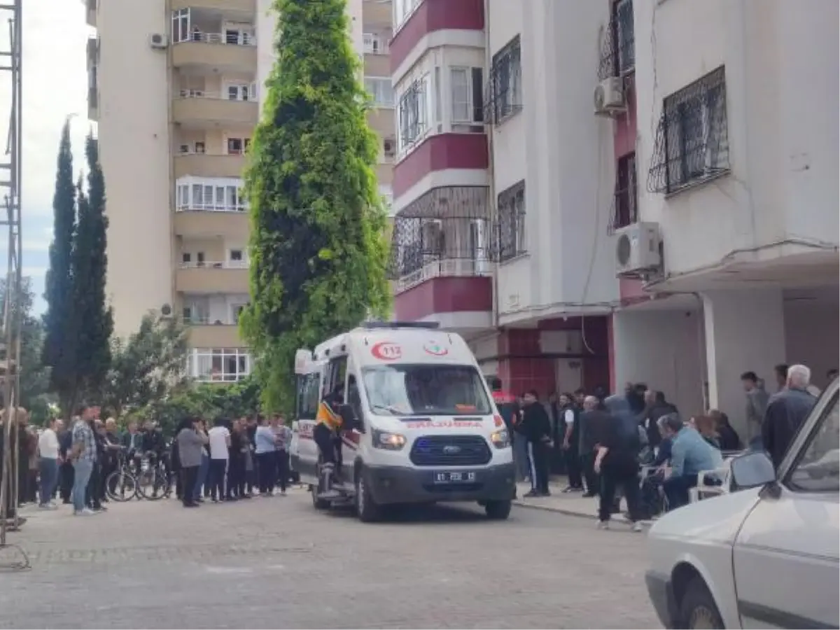 Apartman dairesinde biri kadın 2 kişi silahla vuruldu