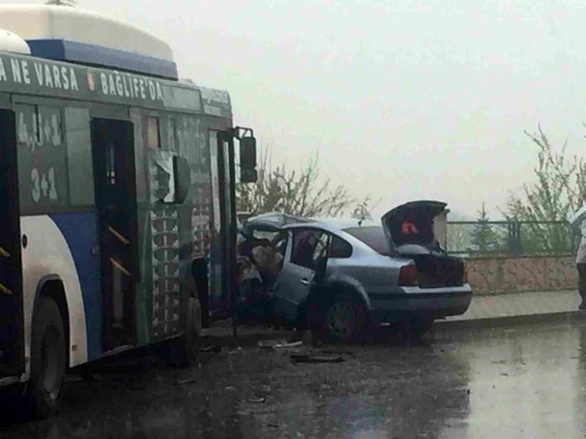 Başkent'te halk otobüsü ile otomobil çarpıştı: 1 ölü