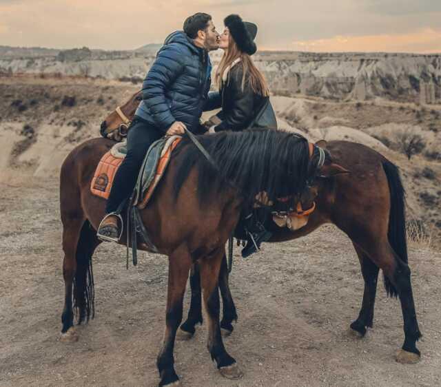 Boşanmanın eşiğinden dönen Ebru Şallı ve Uğur Akkuş, dudak dudağa poz verdi