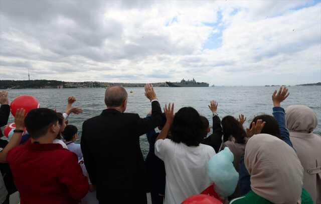 Cumhurbaşkanı Erdoğan: TCG Anadolu gemimizi İzmir'e uğurlayacağız, oradan gereken yerlere farklı mesajlar vereceğiz Cumhurbaşkanı Erdoğan: TCG Anadolu gemimizi İzmir'e uğurlayacağız, oradan gereken yerlere farklı mesajlar vereceğiz